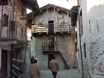 roman5.jpg (28163 bytes)