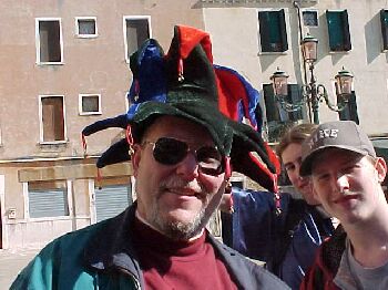 oconnorhat.jpg (27521 bytes)