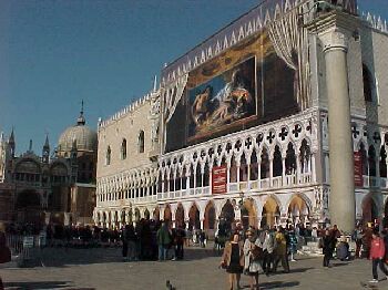 palace.jpg (28186 bytes)