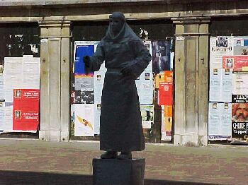 pantomime1.jpg (26801 bytes)