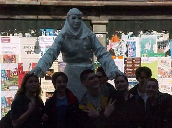 pantomime2.jpg (25738 bytes)