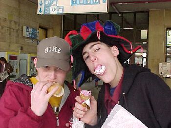 food.jpg (24085 bytes)