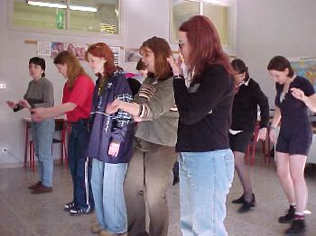 dance3.jpg (21573 bytes)