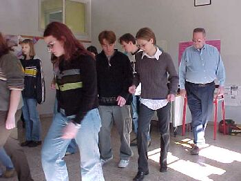 dance5.jpg (22069 bytes)