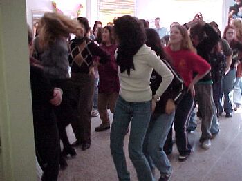 dance7.jpg (20100 bytes)
