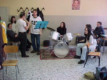 music.jpg (24840 bytes)