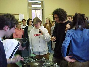 music2.jpg (22728 bytes)