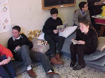reading.jpg (23524 bytes)