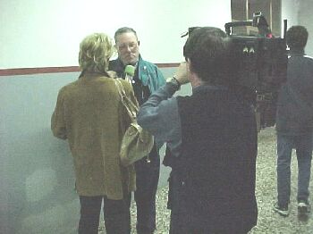 interview.jpg (16440 bytes)