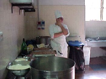 kitchen4.jpg (18465 bytes)
