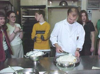 kitchen8.jpg (20890 bytes)