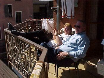 resting1.jpg (26641 bytes)