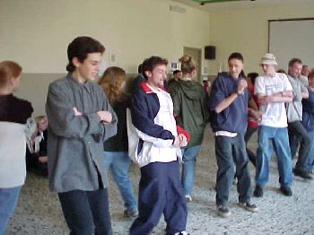 dance10.jpg (21061 bytes)