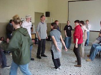 dance12.jpg (22259 bytes)