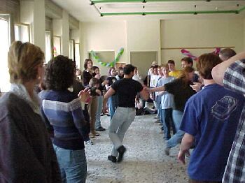 dance3.jpg (22848 bytes)