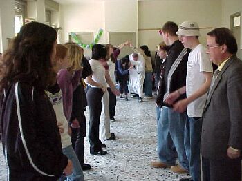 dance8.jpg (23996 bytes)