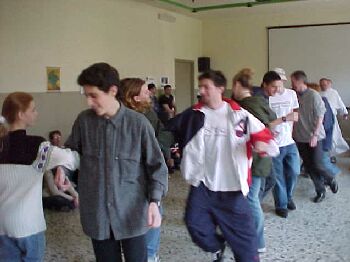 dance9.jpg (19465 bytes)