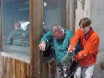 snow11.jpg (25453 bytes)
