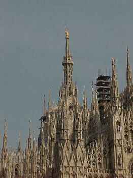 dom1.jpg (18988 bytes)