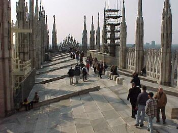 dom11.jpg (25383 bytes)