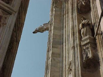 dom9.jpg (19645 bytes)