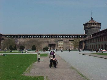 milan4.jpg (15973 bytes)
