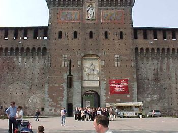 milan6.jpg (23670 bytes)